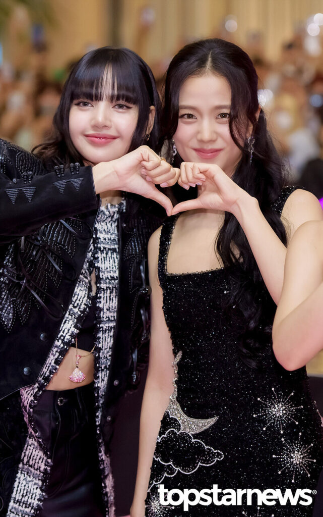 240809-Jisoo-Lisa-Pink-Carpet-Event-for-BLACKPINK-BORN-PINK-World-Tour-in-Cinema-documents-1