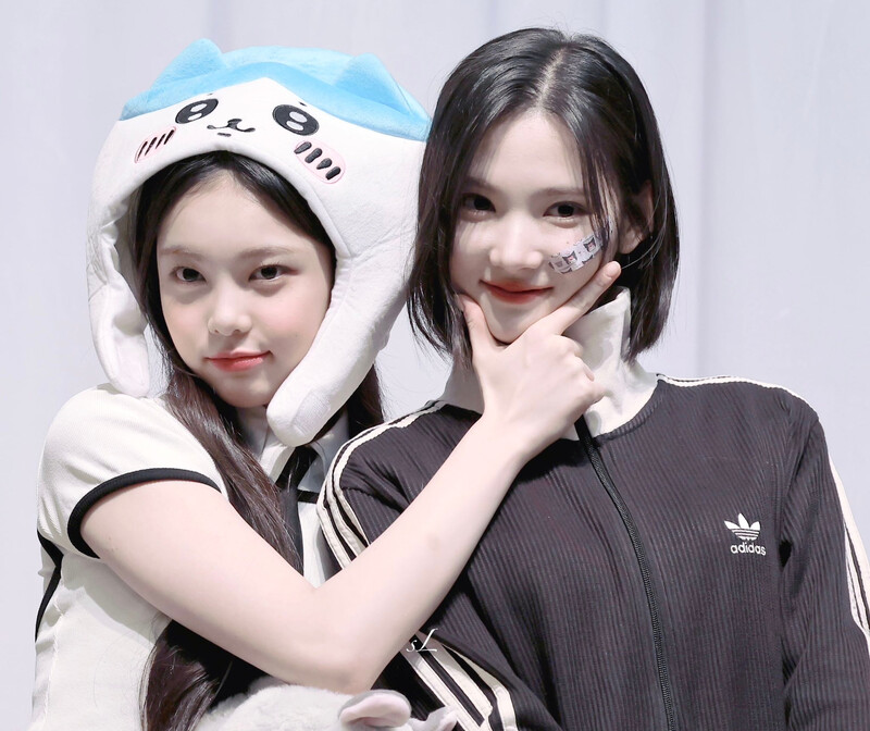 Jiwoo dan Carmen Hearts2Hearts