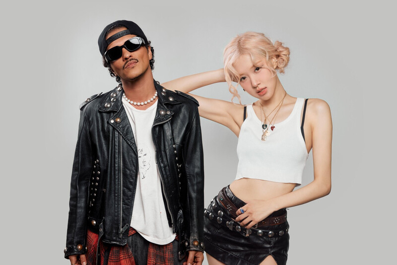 Rose Blackpink dan Bruno Mars