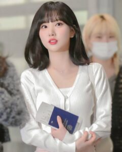 eunha__viviz_1680521294_3072757789133945307_39990645146