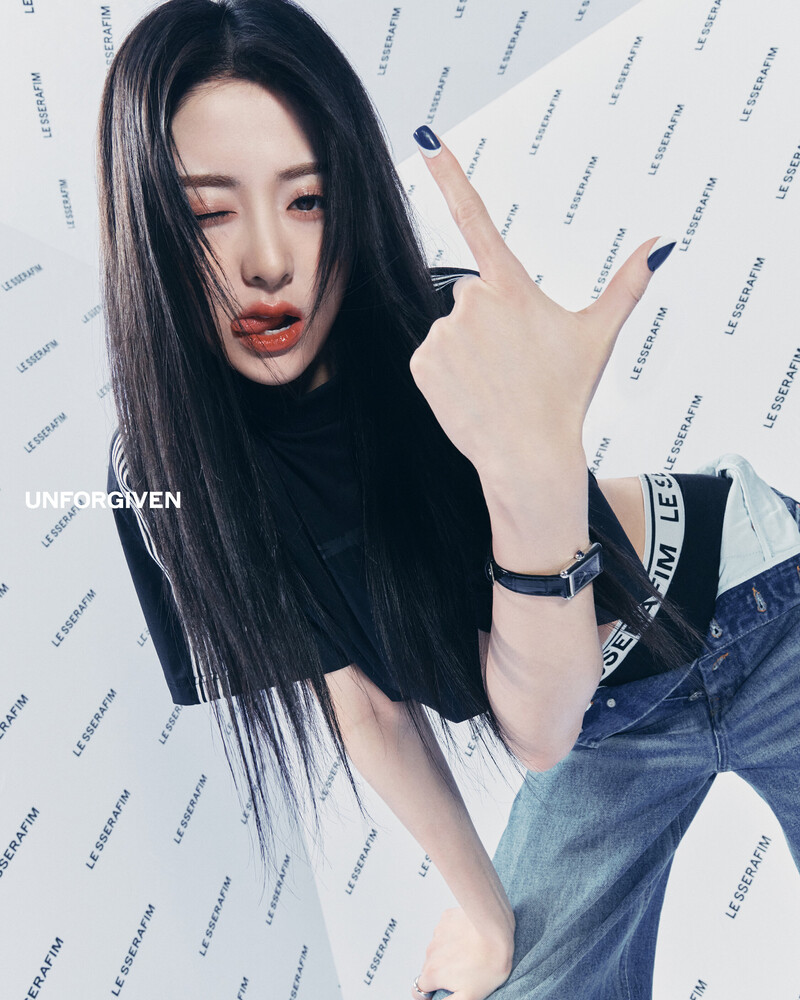 Huh YunJin Le Sserafim