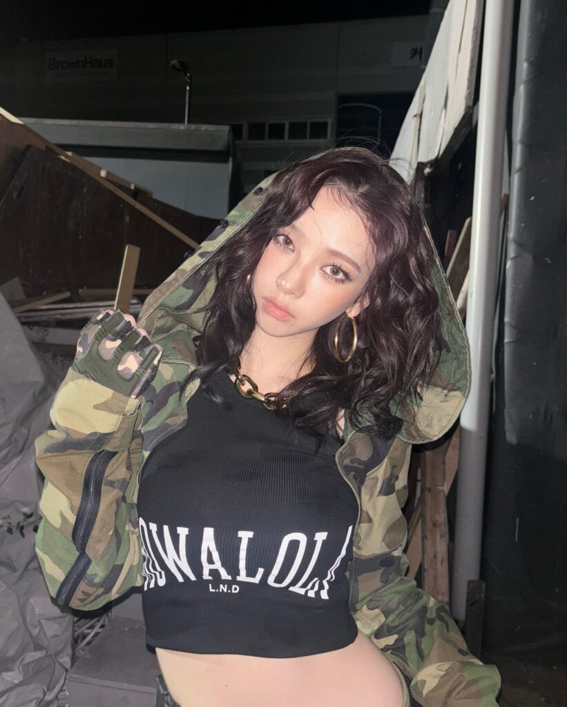 Foto Karina di Belakang Stage