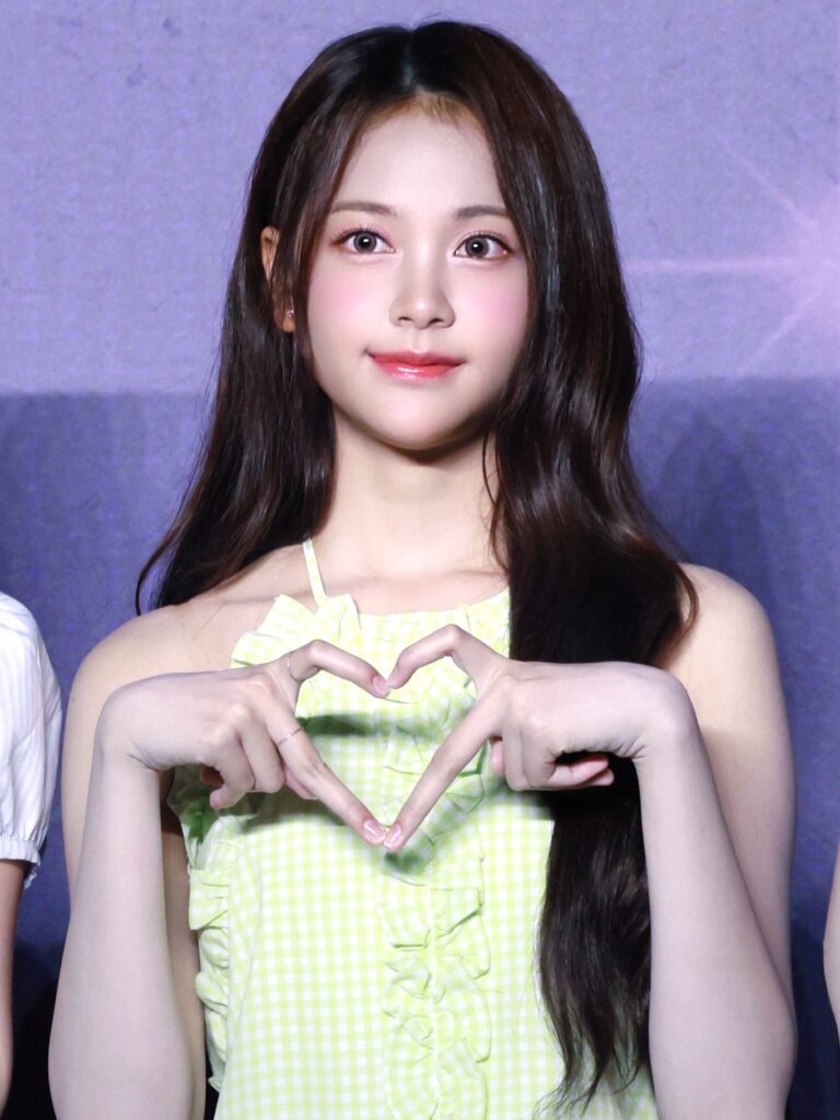 Profil Singkat Carmen Hearts2Hearts